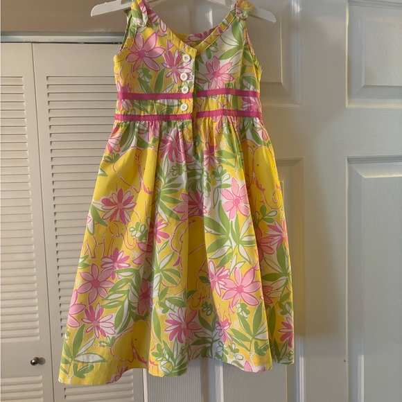 “HOST PICK “. LILLY PULITZER GIRL MULTI COLOR DRESS. - Picture 4 of 6